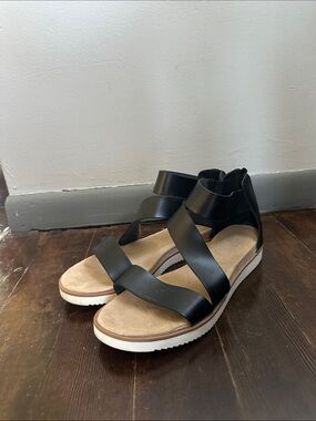 Women’s Black Strappy Platform Sandals